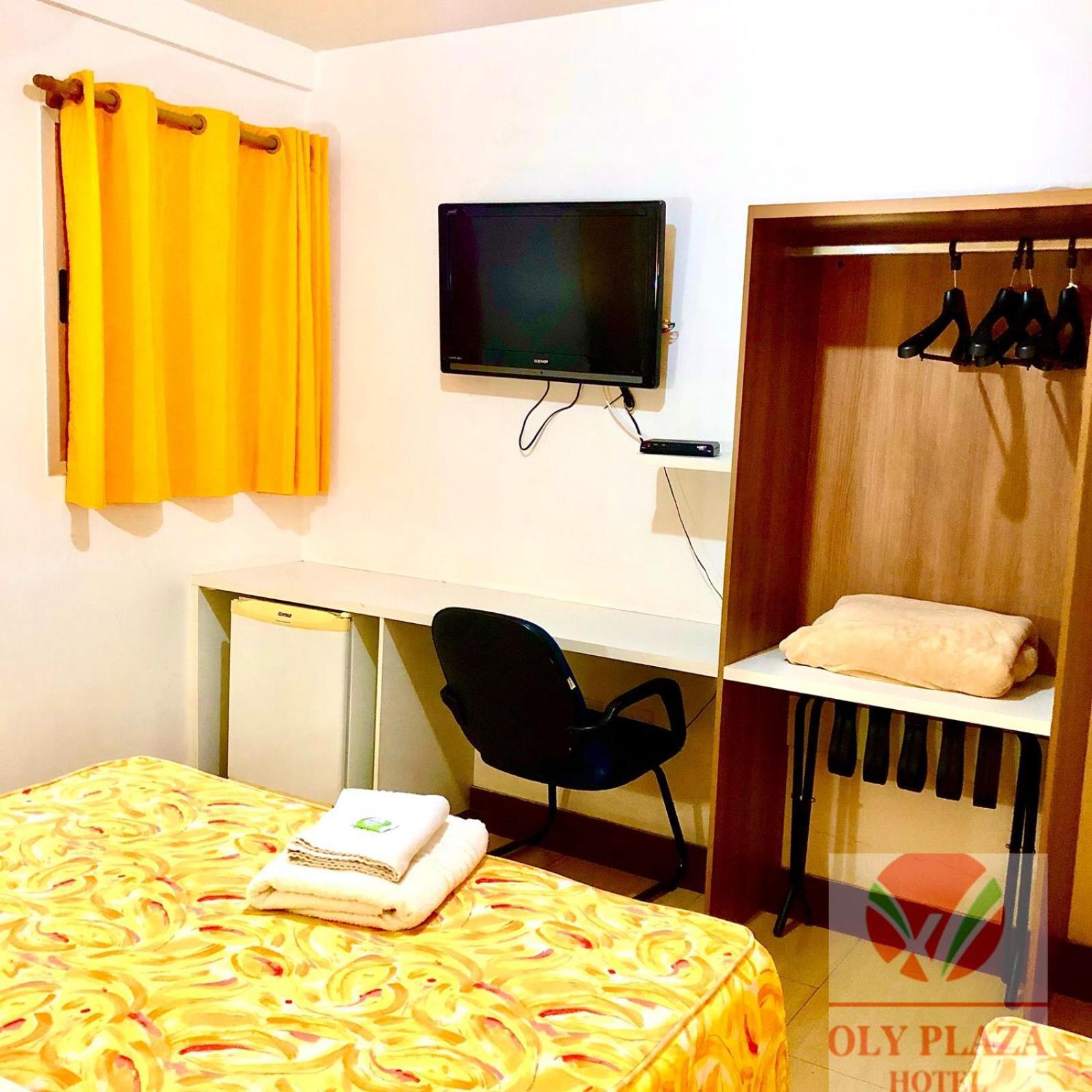 Hotel Oly Plaza 皮拉西卡巴 外观 照片