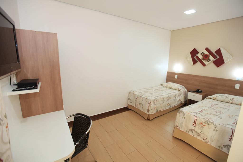 Hotel Oly Plaza 皮拉西卡巴 客房 照片