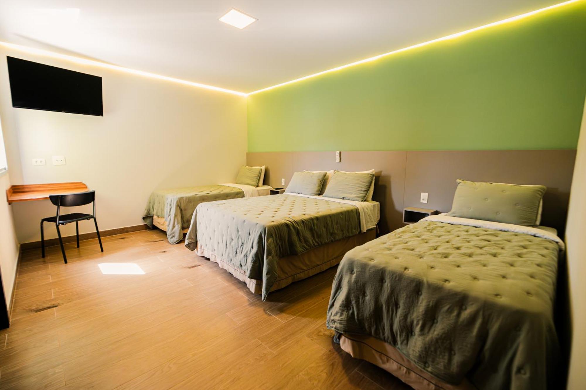 Hotel Oly Plaza 皮拉西卡巴 外观 照片