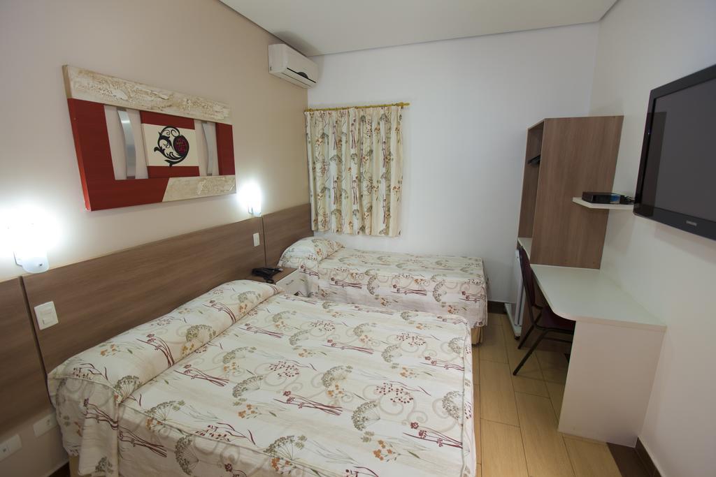 Hotel Oly Plaza 皮拉西卡巴 客房 照片