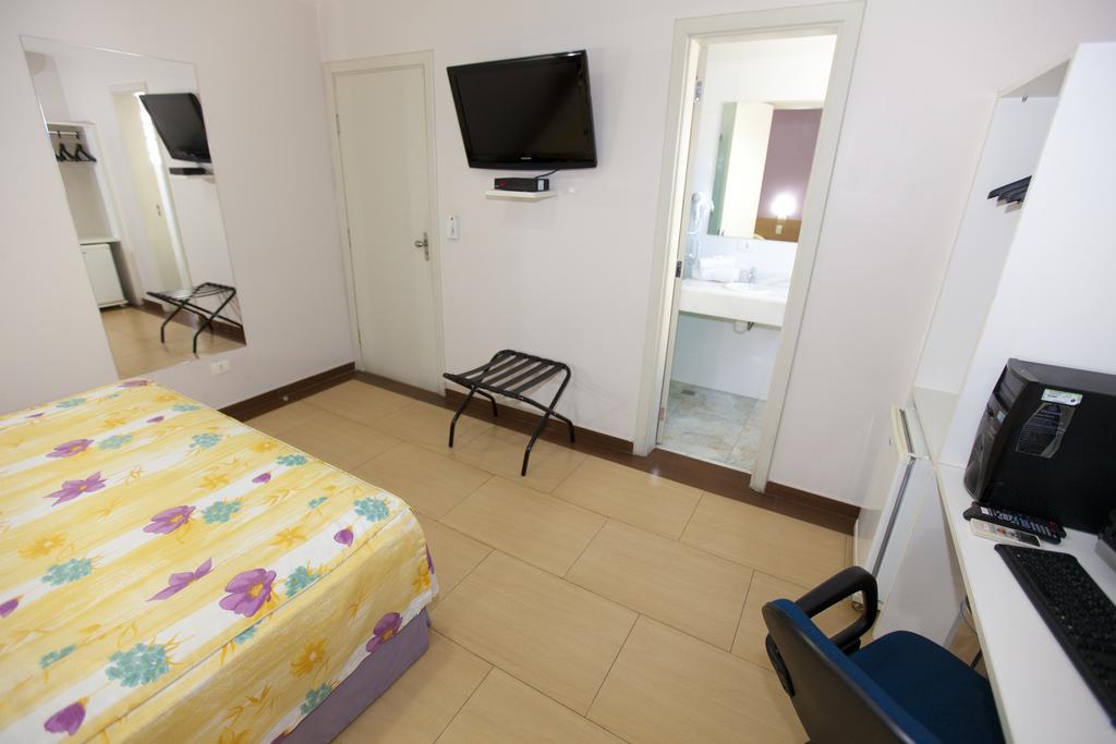 Hotel Oly Plaza 皮拉西卡巴 客房 照片