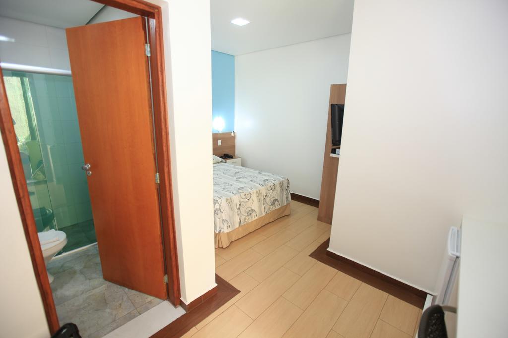 Hotel Oly Plaza 皮拉西卡巴 外观 照片
