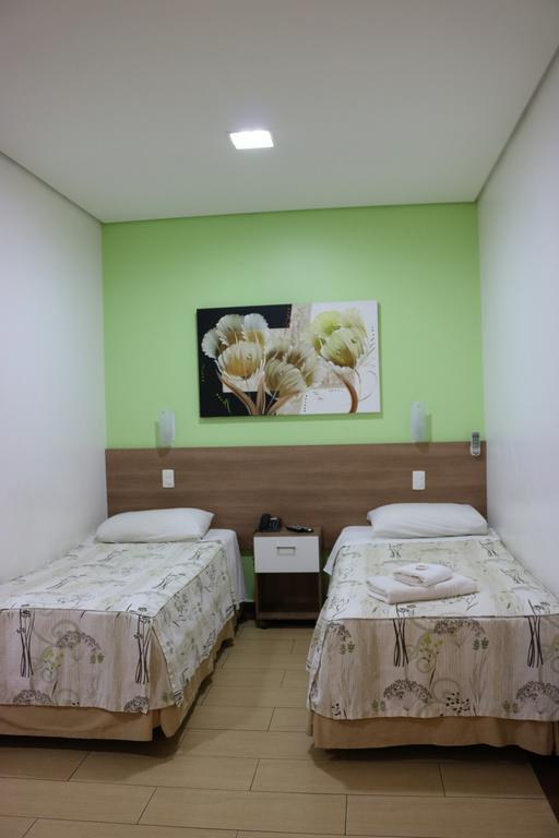 Hotel Oly Plaza 皮拉西卡巴 外观 照片