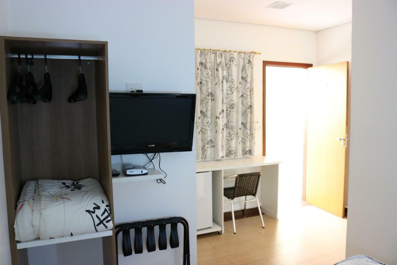 Hotel Oly Plaza 皮拉西卡巴 外观 照片